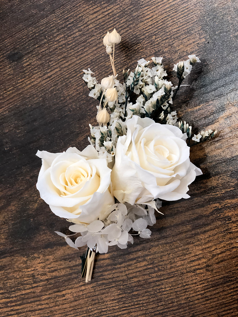 Boutonniere (2 roses)